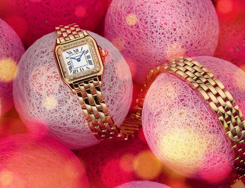 The 18k gold copy watches are decorated with diamonds.