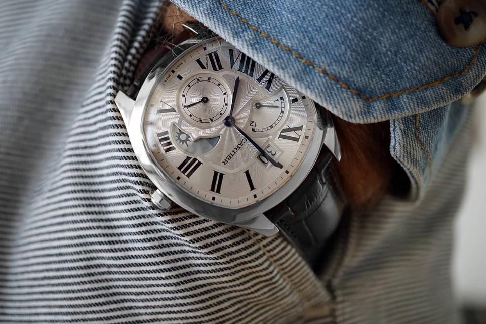 The stainless steel copy watches have silvery dials.